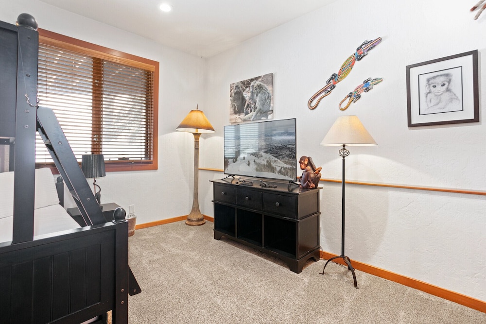 2430 Queen Esther Dr - 5 Bedroom Home with Spa 5 Home
