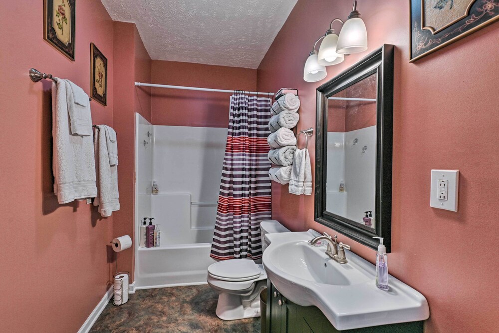 Mt Juliet Getaway w/ Yard: 22 Mi to Nashville - Property Image 11