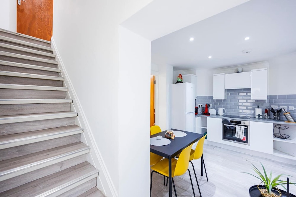 3 Bed 3 Bathroom Flat in Kensington A