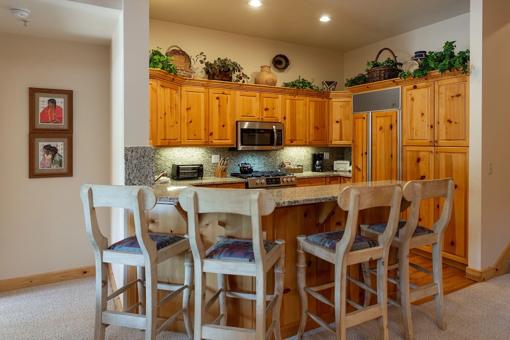 Trail's End Lodge at Deer Valley Resort - Two Bedroom Residence with Spa #401 2 Condo