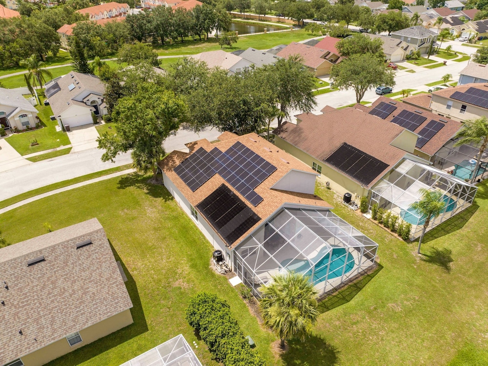Amazing 6 Bedrooms With Pool