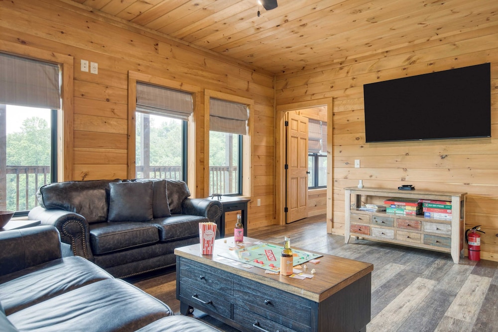 Lions Landing by Avantstay Sleeps 18 Hot Tub Game Room Views Near Pigeon Forge