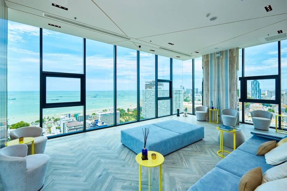Great Location With Infinity Pool -central Pattaya