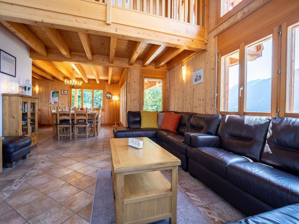 Spacious Chalet With Patio Facing Mountains