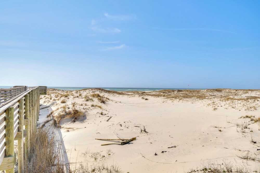 On-site Beach Access: Studio in Gulf Shores