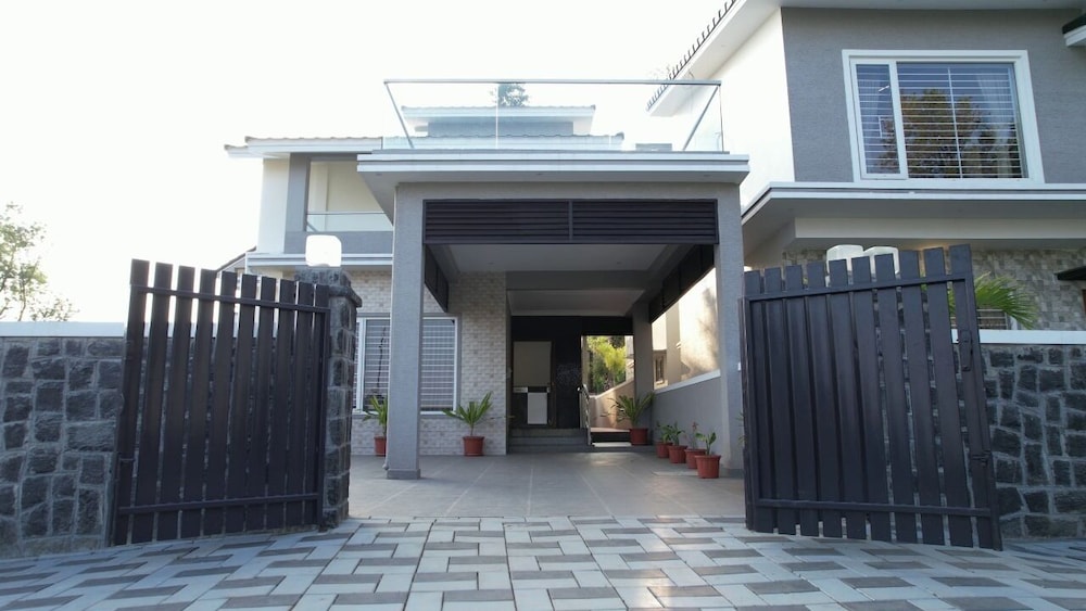 Queens Villa