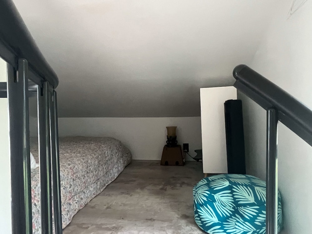 Hotel Tiny House in Lafayette - Image 1