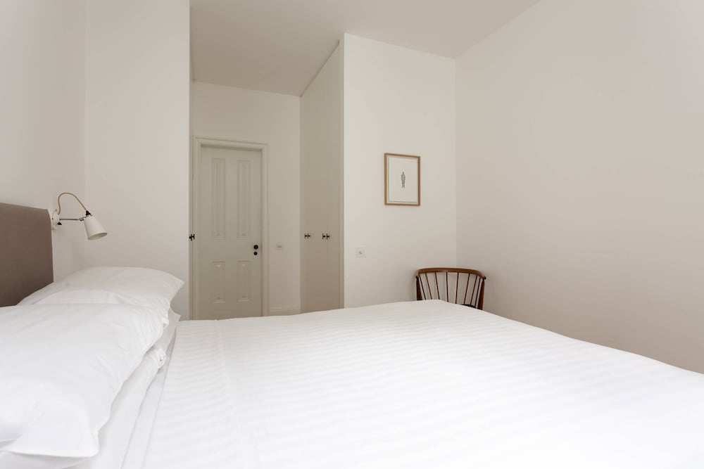 Kildare Gardens by Onefinestay