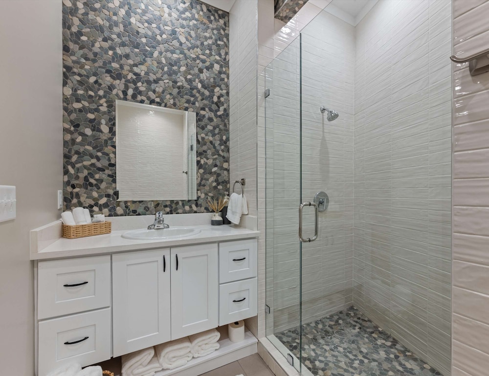 Carters Court Grand Escape