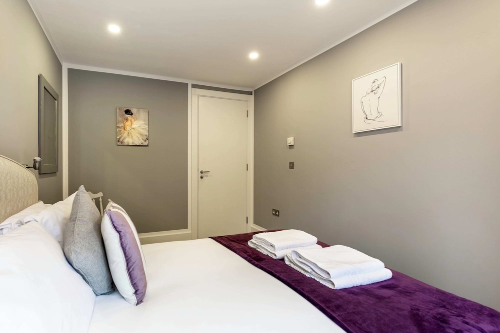 Beautiful Canal Side Notting Hill Abode With Terrace view 2