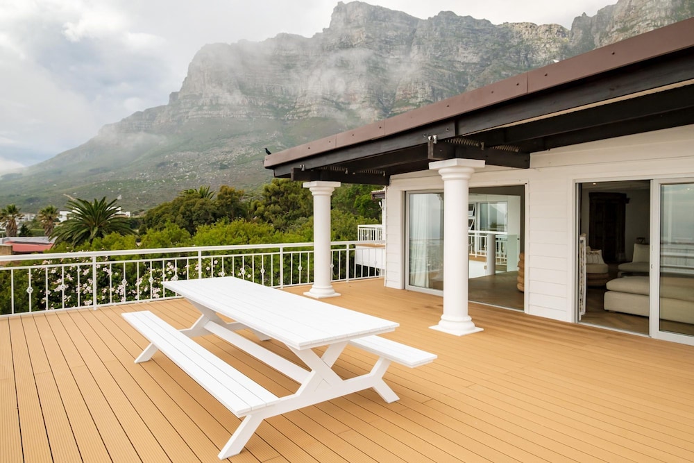 Idyllic Camps Bay Villa w 2 Pools Buddha Retreat