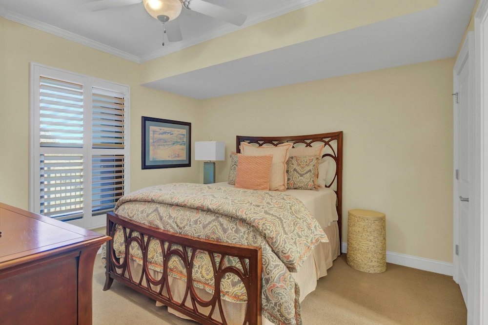 Oceanfront w/ Pool + Beach Access & Balcony View 312 B Shipwatch by Avantstay