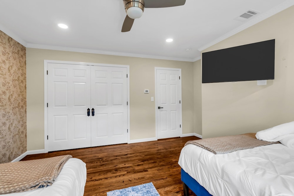 Cozy Family Retreat With Great Views and Game Room