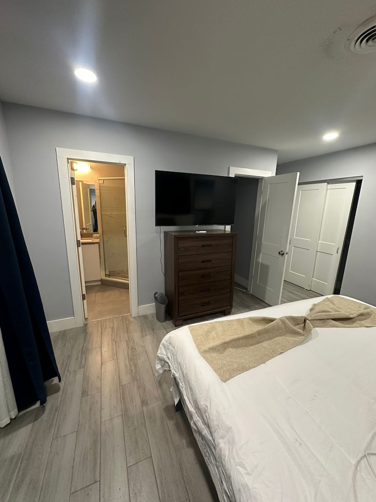 Relaxing 4BR 2BA Home With Wifi and Private Pool in Fabulous Fort Lauderdale