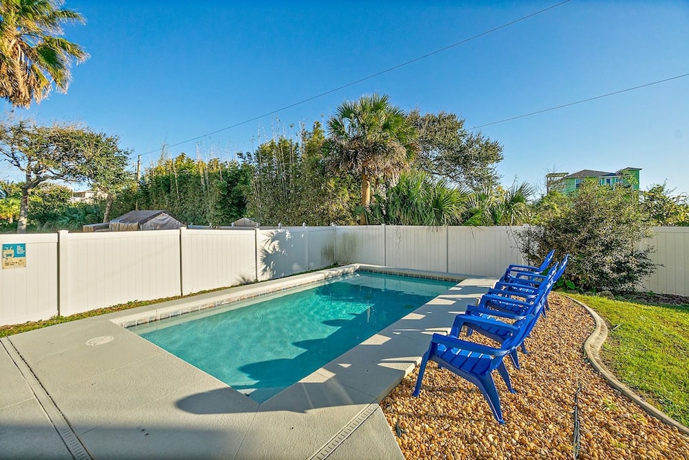 Perfect Beach House 2min Walk With Heated Pool and Hot Tub 4 bed 3 Bath With Pet Friendly