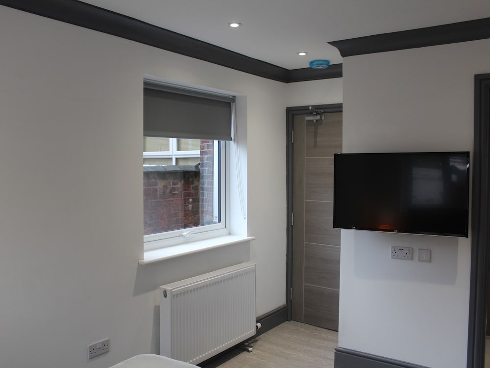 Townhouse @ 282 Walthall Street Crewe