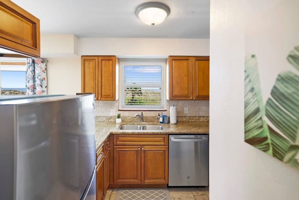 Oceanfront in St Aug Beach Patio BBQ Smart TVs