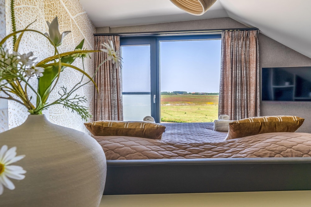 Modern, Luxurious and Sustainable Nature Villa