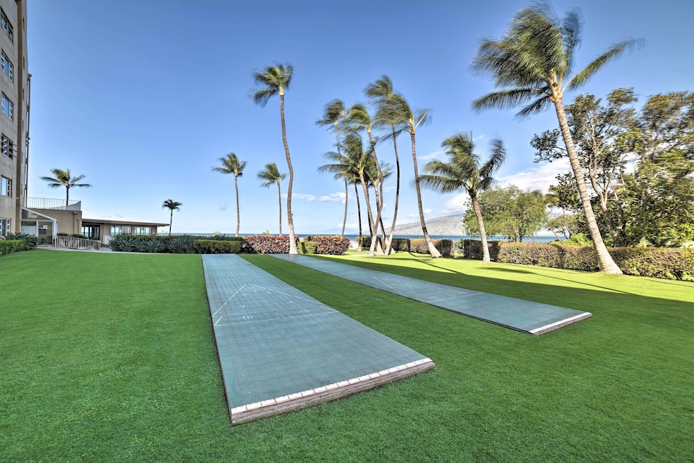 Ocean-view Kihei Condo w/ Lanai: Steps to Beach!