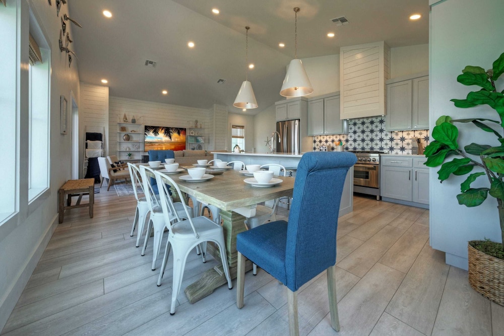 Sleeps 22 2 Homes w/ Private Pool + Patio Walkable Location, Golf Cart Zone