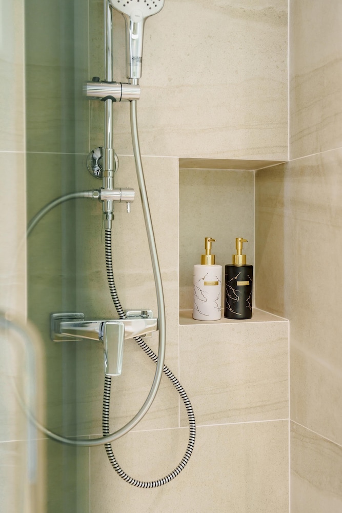 Wyndham Gardens Elegant Studio, Forrest View 2228