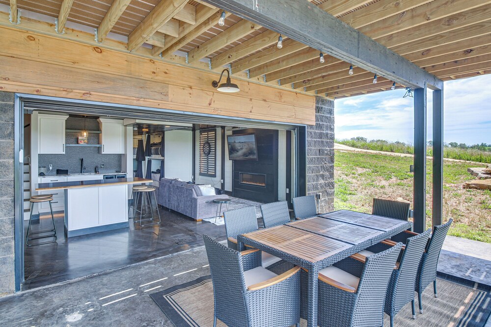 Stunning Hilham Home w/ Hot Tub, Views & Fire Pit!