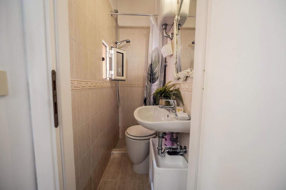 Colosseum 2BR Elegance and Charm