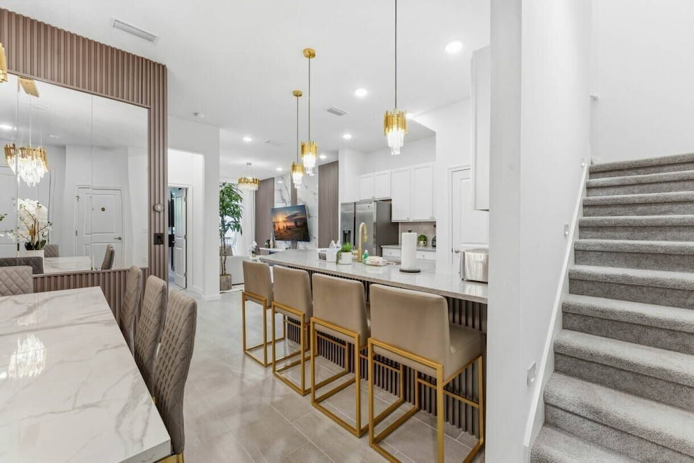Paradiso Grande 5BR Home w Pool, Mario Game Room