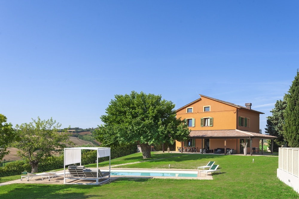Villa Traiani 8 2 by Marche Holiday Villas