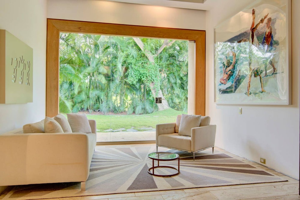 Architect s Estate w Pool Private Chef Butler