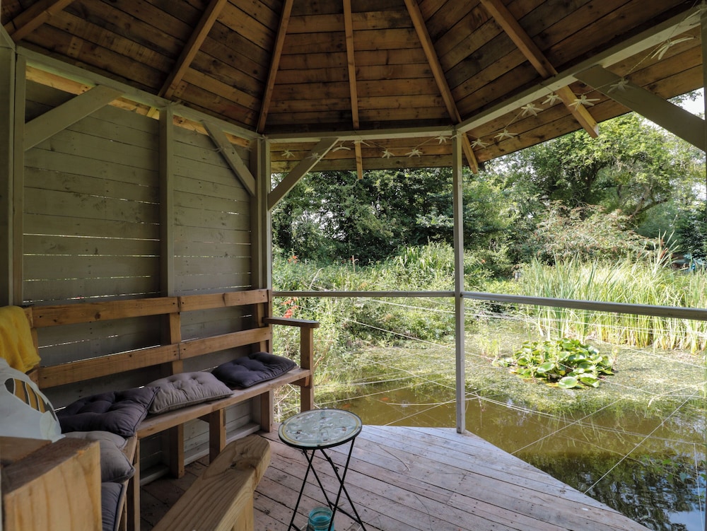 The Foxes Den Shepherds Hut
