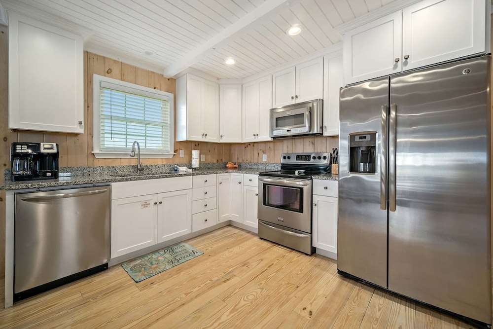 Don t Worry Beach Happy 6 BR 4 BA Sleeps 20