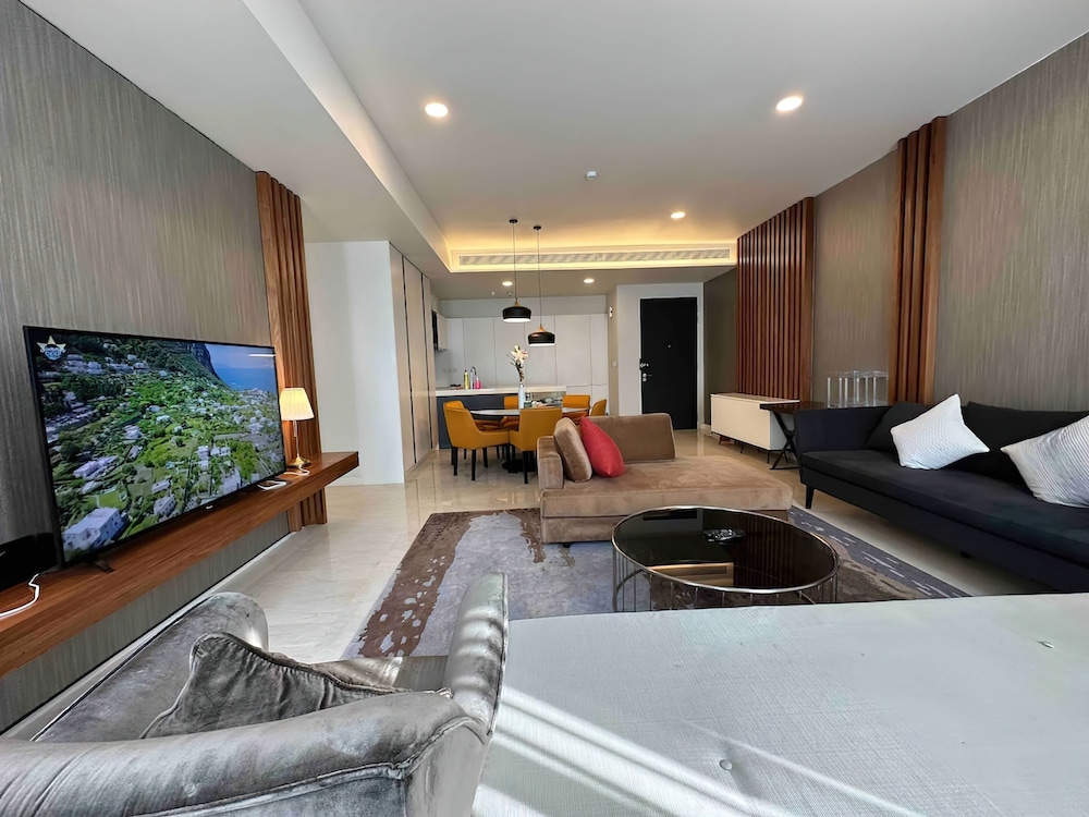 Tropicana The Residences KLCC Skypool