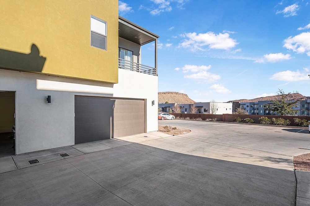 Villa #38 At Bloomington Country Club - Aaa Gateway 4 Bedroom Townhouse