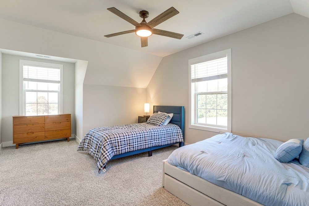 5 Mi to Lake Anna State Park: Modern Family Home!