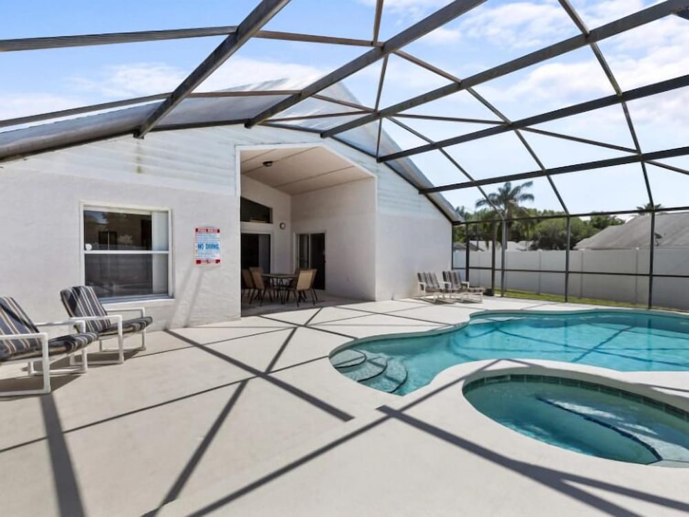 Sunny Private Pool & Spa & Fenced Yard. Nr Parks - Image 1