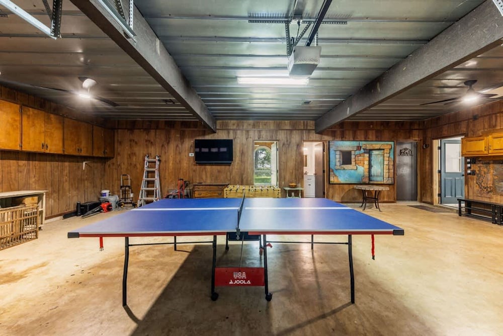 Spacious 90-acre Ranch Ideal for Families Reunions Events Sleeps 13 San Marcos River Access