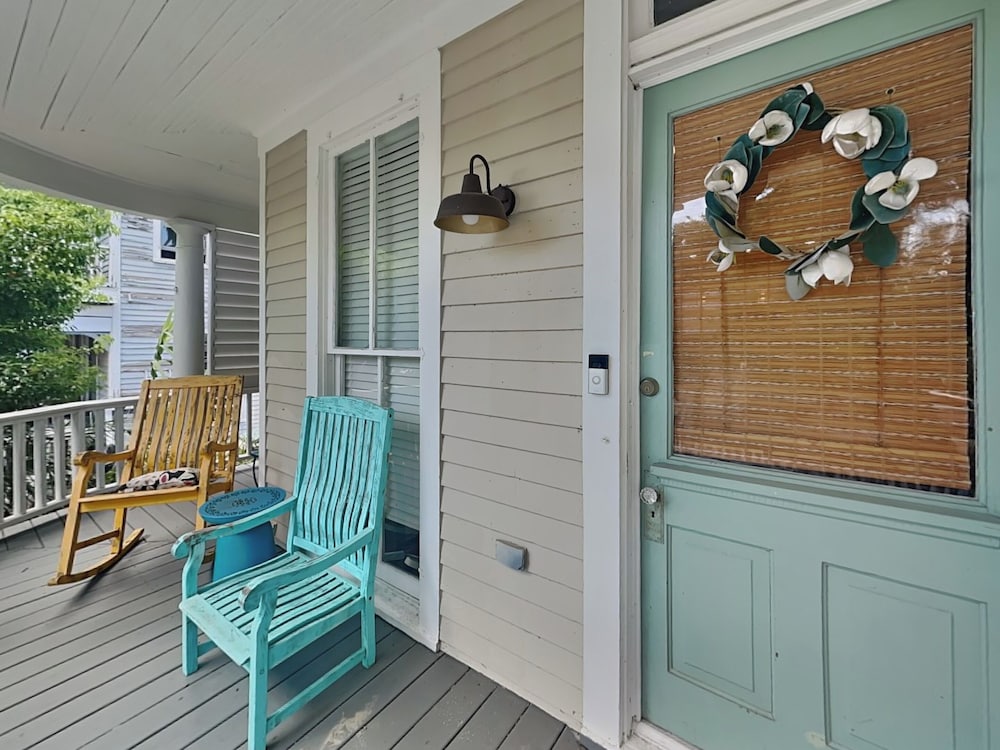 Sealy Street Duo by Ryson Vacation Rentals
