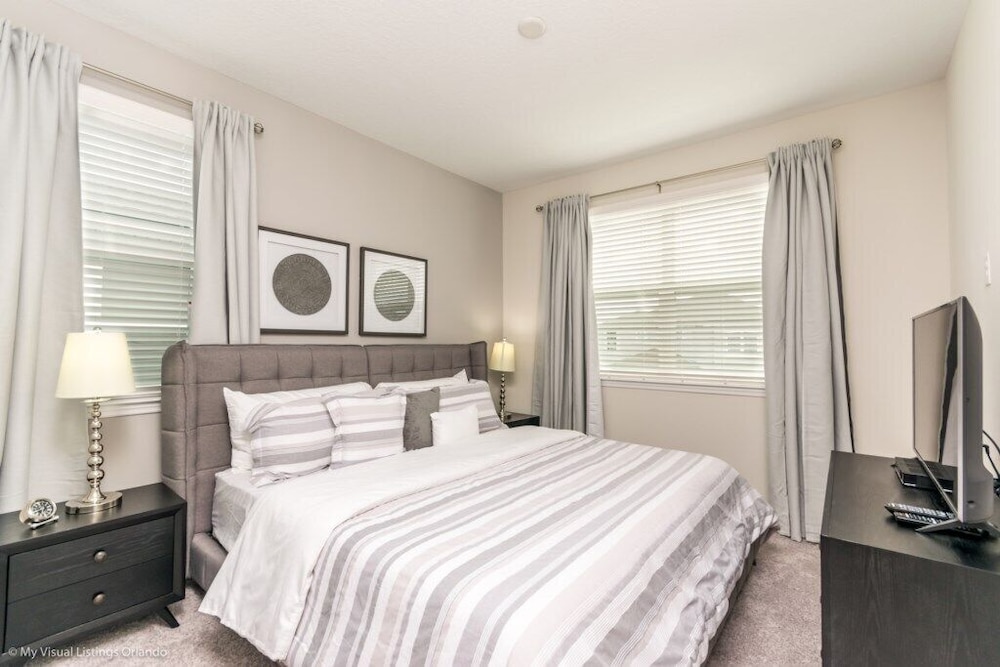 Solara Resort 9 Bedroom Villa by RedAwning view 4