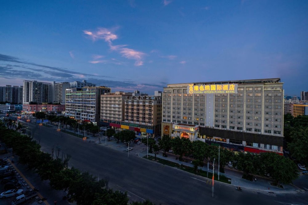 Vienna Hotel Fuyong Exhibition Center