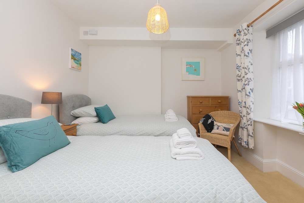 4 Pentowan Court