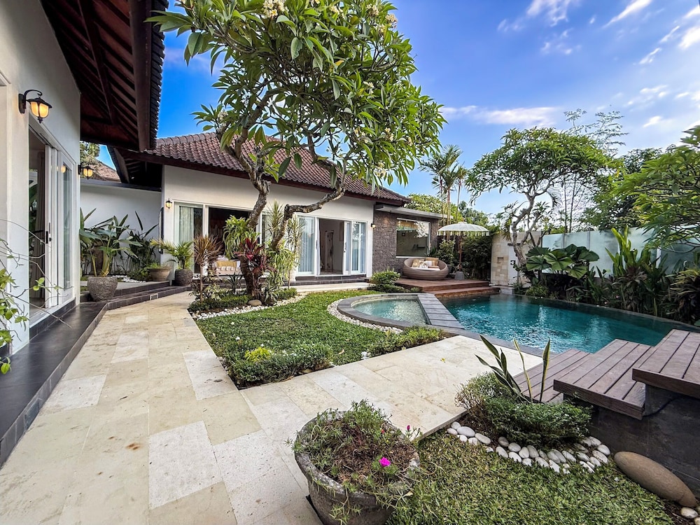 Villa St Calyx by DVH Luxe Retreats 3BR