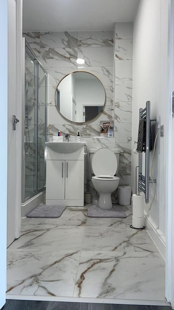Beautiful 1-bed Apartment in Tipton, photo 6