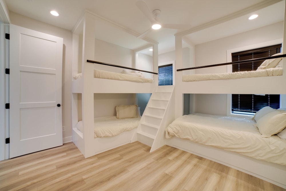 Kouts Home: High-end Retreat in Secluded Setting view 3