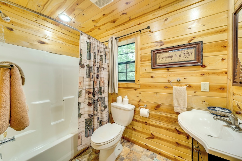 4 Mi to Broken Bow Lake: 'wee Bear Cabin' Getaway!
