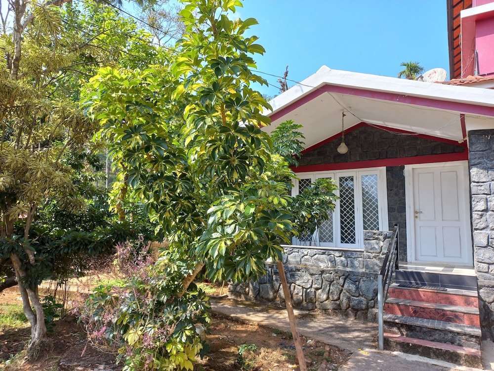 Manikkal Outhouse Cottage Wayanad view 2