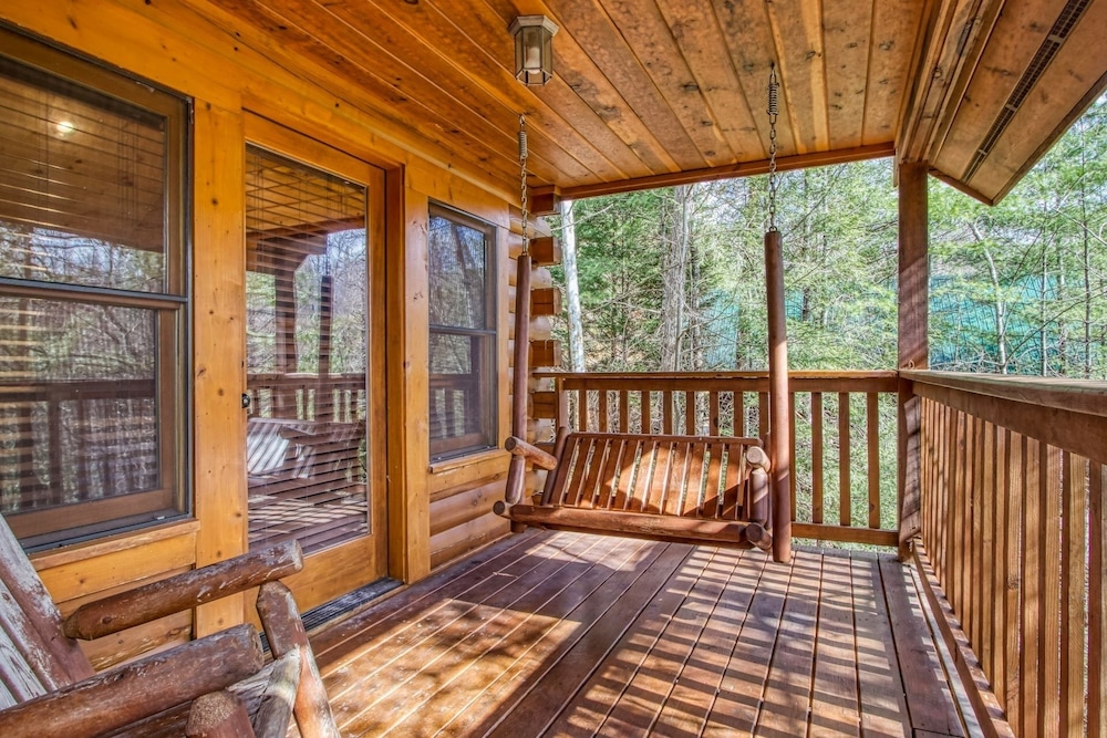 Cub Path Lodge - Luxurious 5/5 With Theatre Room And Mountain Views! 5 Bedroom Cabin by Redawning view 3