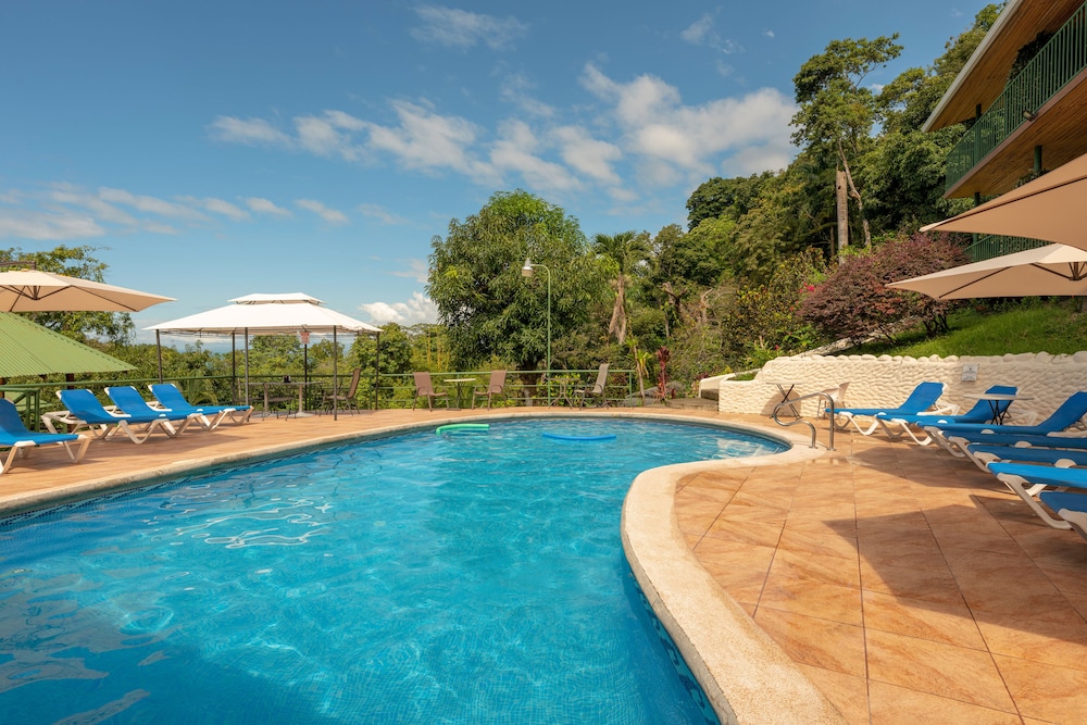 Tabulia Tree Hotel and Villas