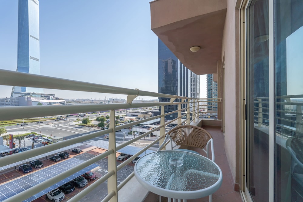1 Bedroom Apartment With a City View and Sleeps 4