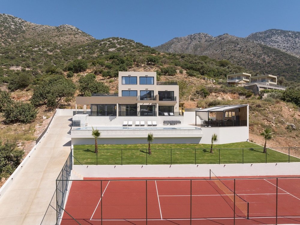 Luxurious Villa Dias With Tennis Court by Estia